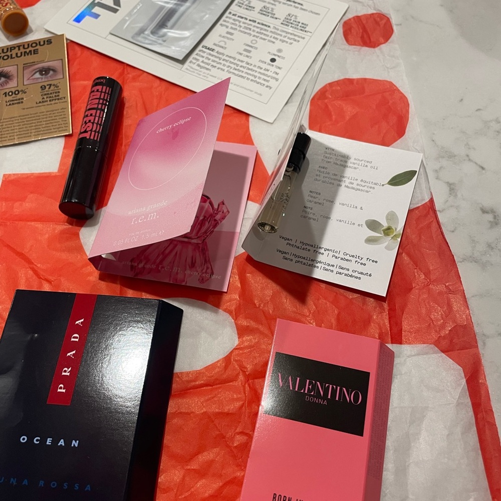 Assorted Beauty Samples Collection - Picture 3 of 6
